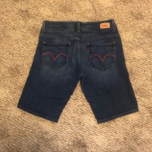 Levi’s Bermuda Shorts with Pocket Detailing